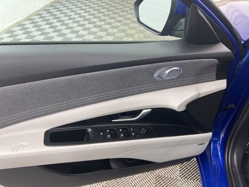 Used 2023 Hyundai Elantra Limited image 15