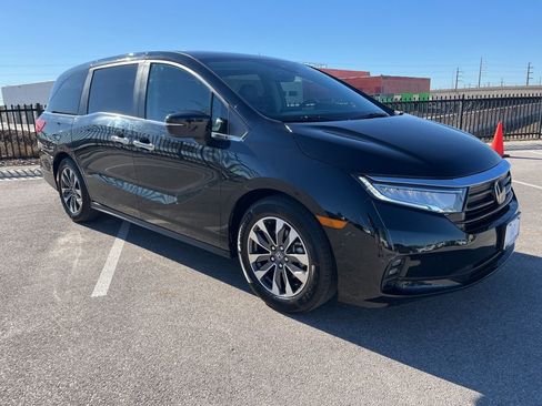 Used 2024 Honda Odyssey EX-L image 3
