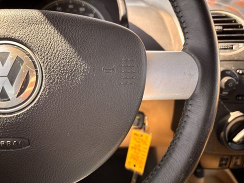 Used 2008 Volkswagen Beetle SE image 6