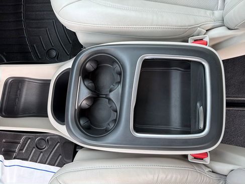 Used 2021 Chrysler Pacifica Touring-L w/ Uconnect Theater Family Group image 27