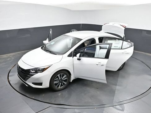 Used 2025 Nissan Versa SV w/ Trunk Package FWD image 28