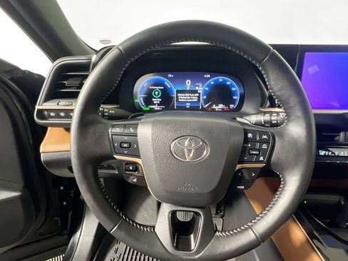 Used 2025 Toyota Crown Signia image 17