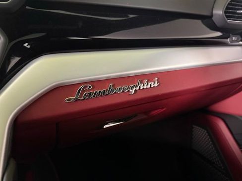 Used 2019 Lamborghini Urus image 24