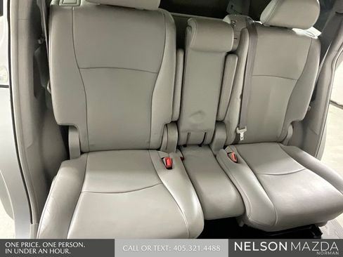 Used 2013 Toyota Highlander SE FWD image 29