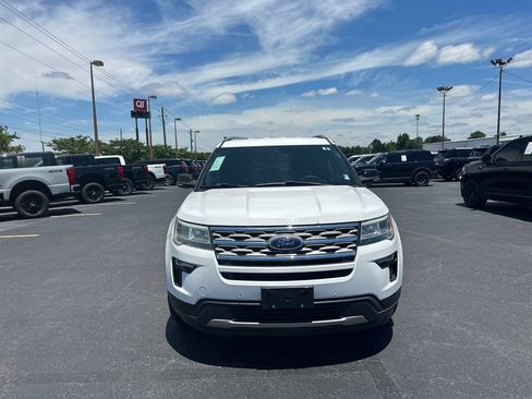 Used 2018 Ford Explorer XLT AWD/4WD image 2