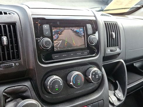 Used 2021 RAM ProMaster 2500 w/ Premium Appearance Group FWD image 7