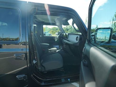 New 2025 Jeep Gladiator Sport image 18