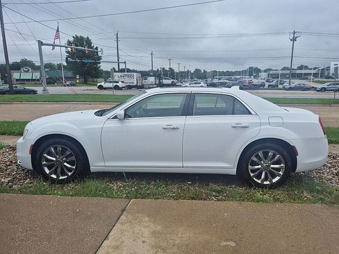 Used 2015 Chrysler 300 Limited w/ Driver Convenience Group AWD/4WD image 2