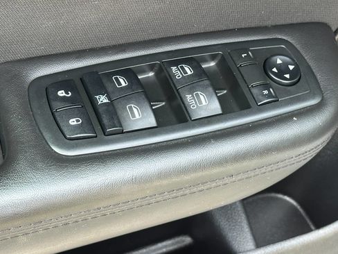 Used 2016 Chrysler 200 Limited image 10