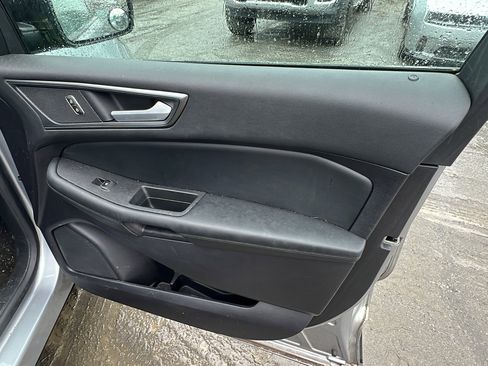 Used 2020 Ford Edge SE image 18