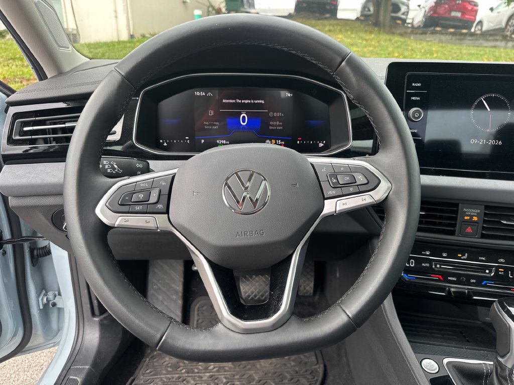 Used 2025 Volkswagen Jetta SE w/ Sunroof Package FWD image 17
