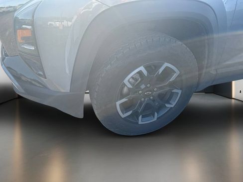 Used 2025 Chevrolet Equinox ACTIV w/ Safety and Technology Package FWD image 2
