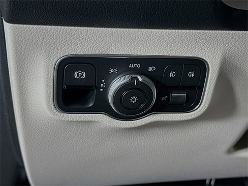 Certified 2025 Mercedes-Benz GLB 250 image 10