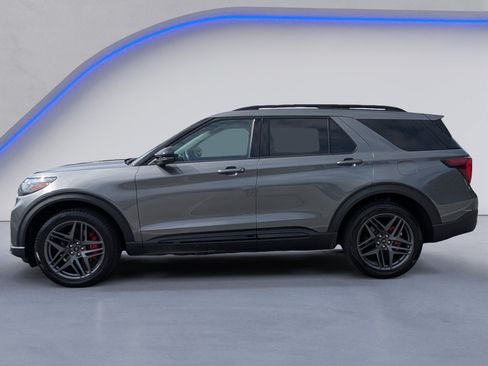 Used 2025 Ford Explorer ST-Line w/ ST-Line Street Pack AWD/4WD image 6