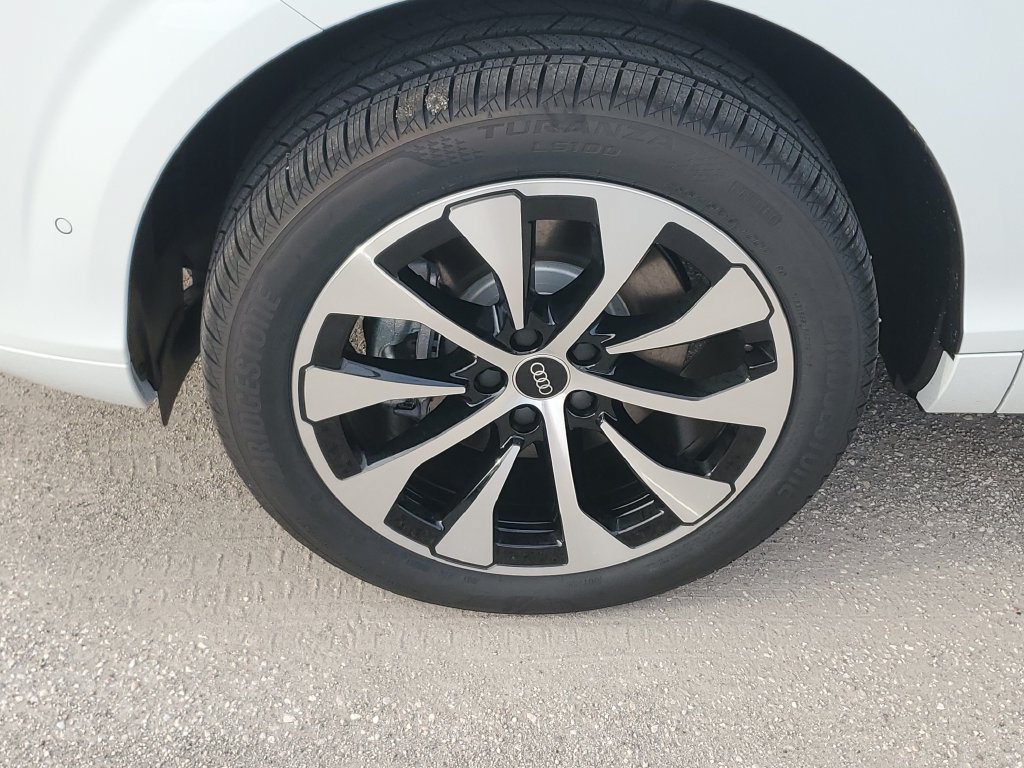 New 2026 Audi Q3 quattro 2.0T AWD/4WD image 13