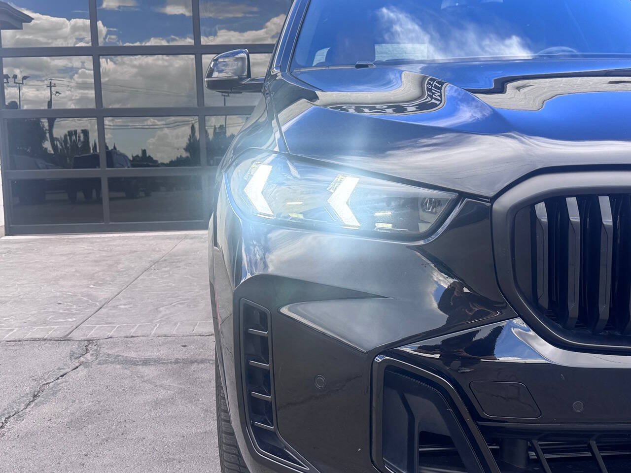 Used 2025 BMW X5 xDrive40i w/ M Sport Package AWD/4WD image 20