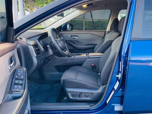 Used 2023 Nissan Rogue SV FWD image 8