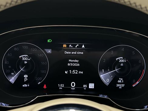 Used 2023 Bentley Bentayga AWD/4WD image 27
