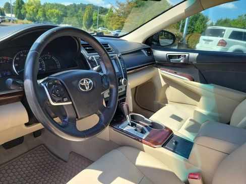 Used 2014 Toyota Camry XLE w/ Leather Package FWD image 11