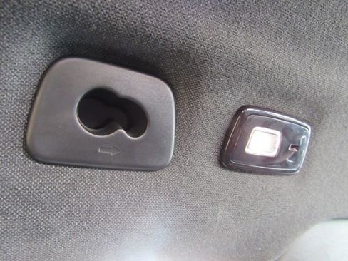 Used 2022 Volvo XC40 P8 Recharge Plus image 33