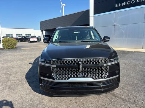 New 2026 Lincoln Navigator L Reserve AWD/4WD image 2