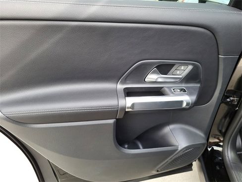 New 2025 Mercedes-Benz GLB 250 4MATIC image 34