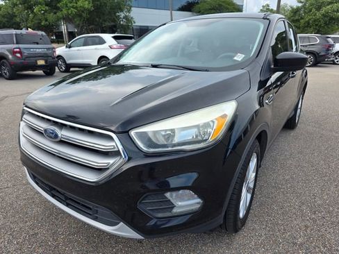 Used 2017 Ford Escape SE FWD image 4