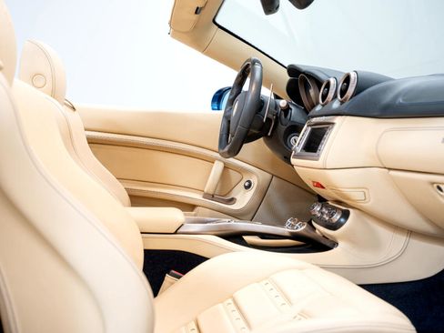 Used 2010 Ferrari California image 56