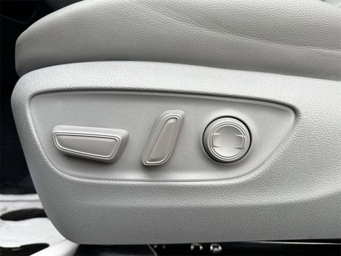 Used 2022 Toyota Highlander XLE image 14