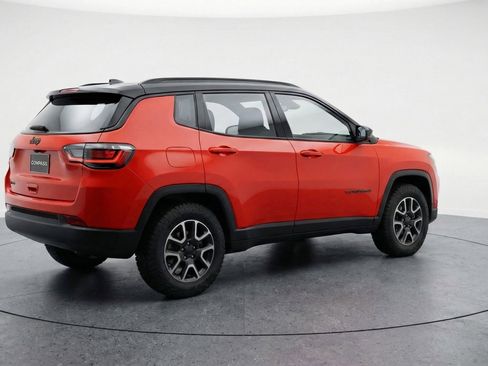 Used 2025 Jeep Compass Trailhawk image 9