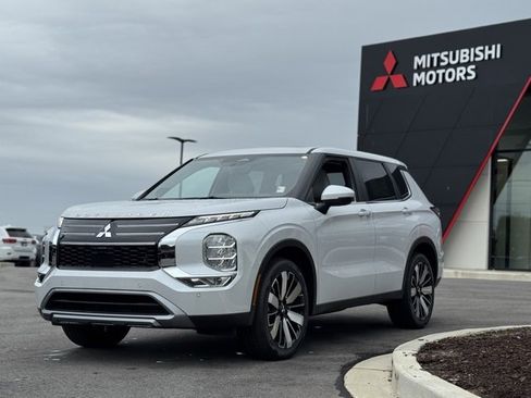 New 2025 Mitsubishi Outlander SE image 7