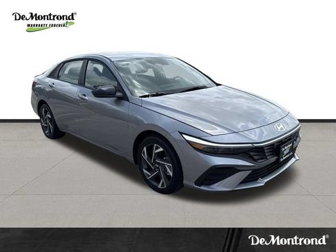New 2025 Hyundai Elantra SEL FWD image 3