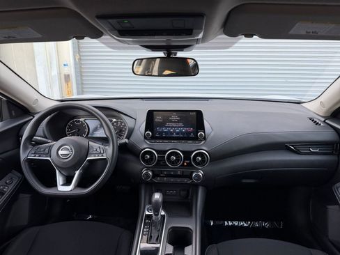 Used 2025 Nissan Sentra SV image 31