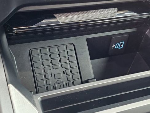 Used 2023 Ford F250 Lariat w/ Chrome Package image 22