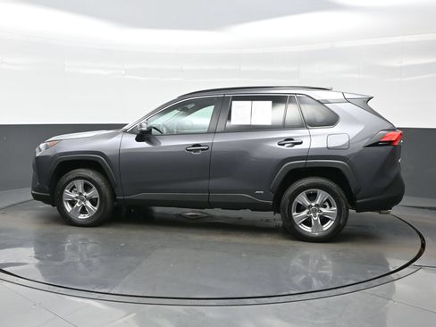Used 2022 Toyota RAV4 LE AWD/4WD image 3