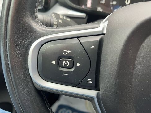 Used 2019 Volvo XC60 T6 Momentum w/ Premium Package AWD/4WD image 16