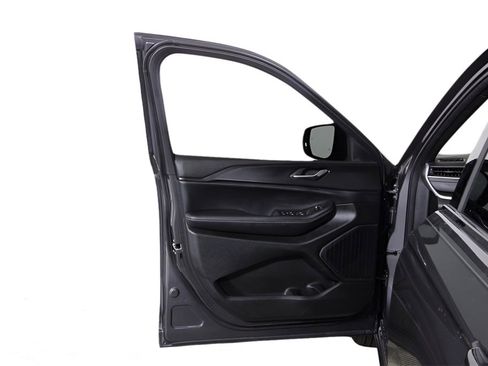 Used 2024 Jeep Grand Cherokee Altitude image 15