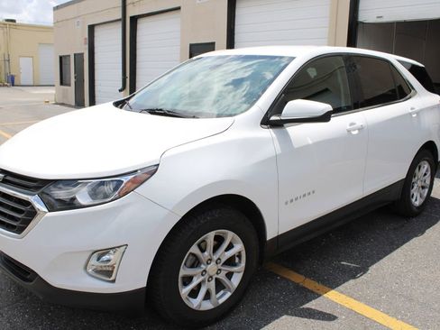 Used 2020 Chevrolet Equinox LT w/ Driver Convenience Package FWD image 2