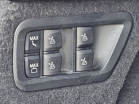 Used 2022 BMW X7 M50i AWD/4WD image 32