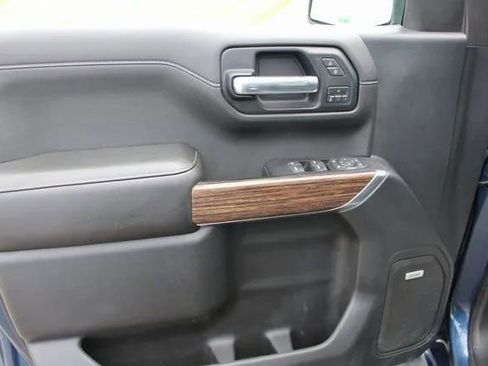 Used 2019 Chevrolet Silverado 1500 High Country w/ Technology Package image 10