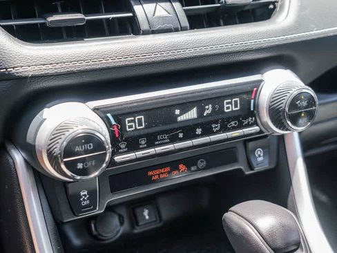 Used 2020 Toyota RAV4 XLE w/ Carpet Mat Package FWD image 21