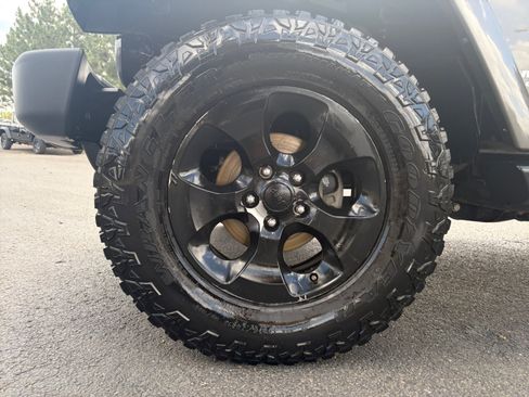 Used 2016 Jeep Wrangler Unlimited Sahara AWD/4WD image 11