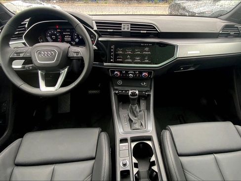 New 2025 Audi Q3 2.0T Premium image 5