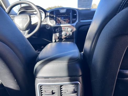 Used 2022 Chrysler 300 Touring L w/ Comfort Group image 14