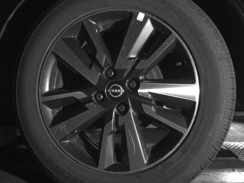 Used 2025 Nissan Versa SV image 14