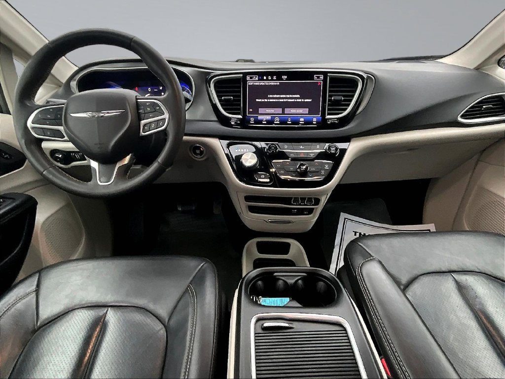Used 2022 Chrysler Pacifica Touring-L FWD image 9