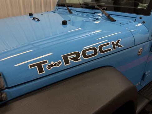 Used 2018 Jeep Wrangler Unlimited Sport S AWD/4WD image 16