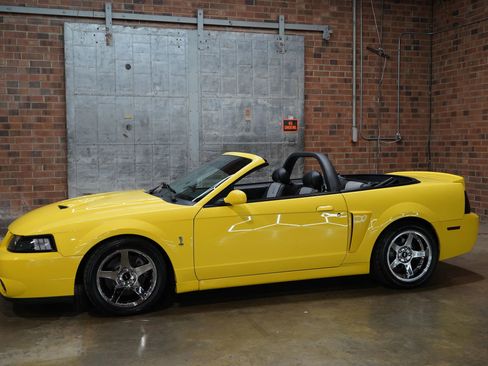 Used 2003 Ford Mustang Cobra image 10