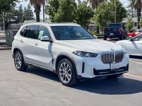 Used 2024 BMW X5 xDrive40i w/ Premium Package AWD/4WD image 5