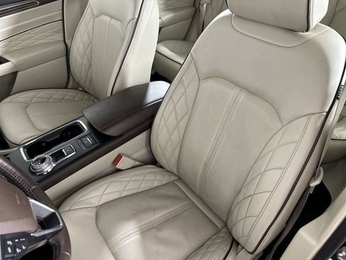 Used 2017 Ford Fusion Platinum FWD image 22